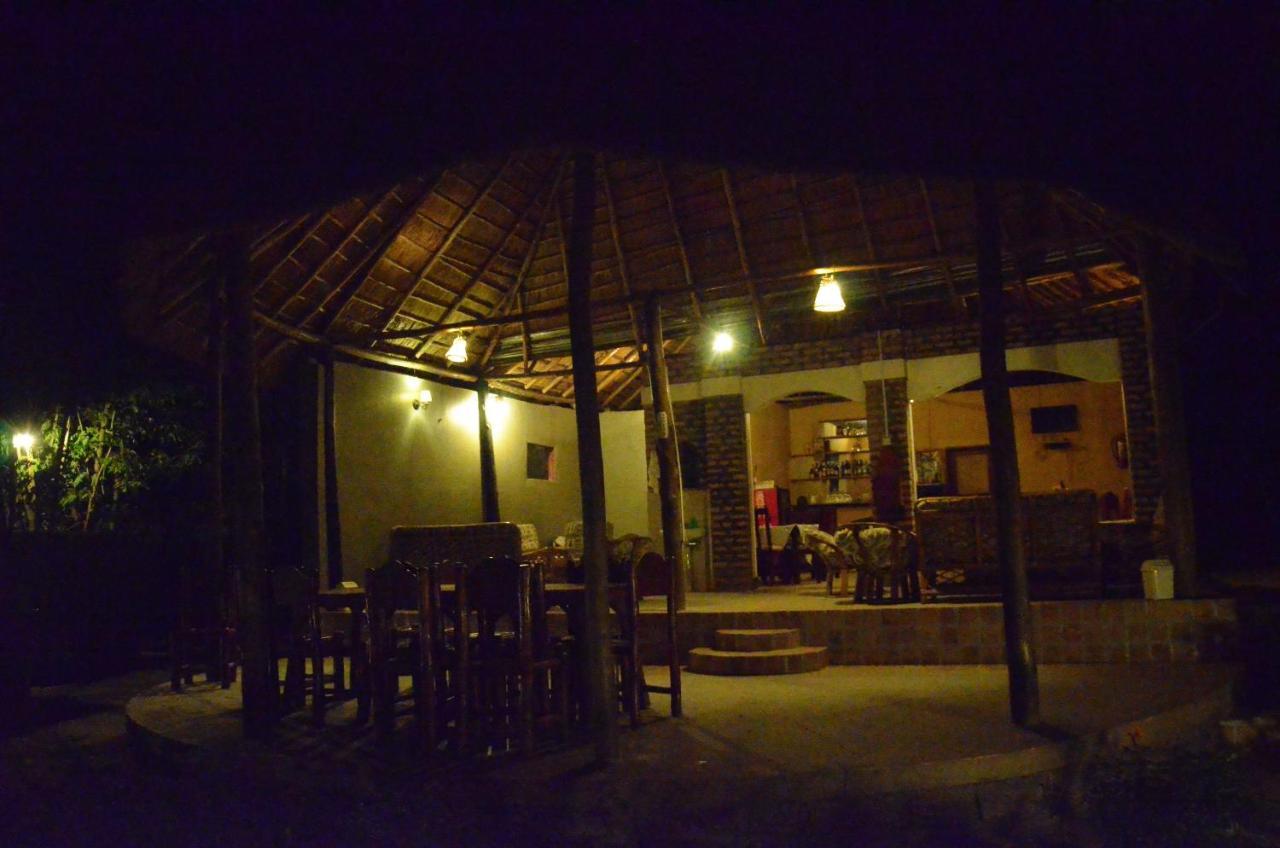 Irungu Forest Safari Lodge Katunguru Экстерьер фото