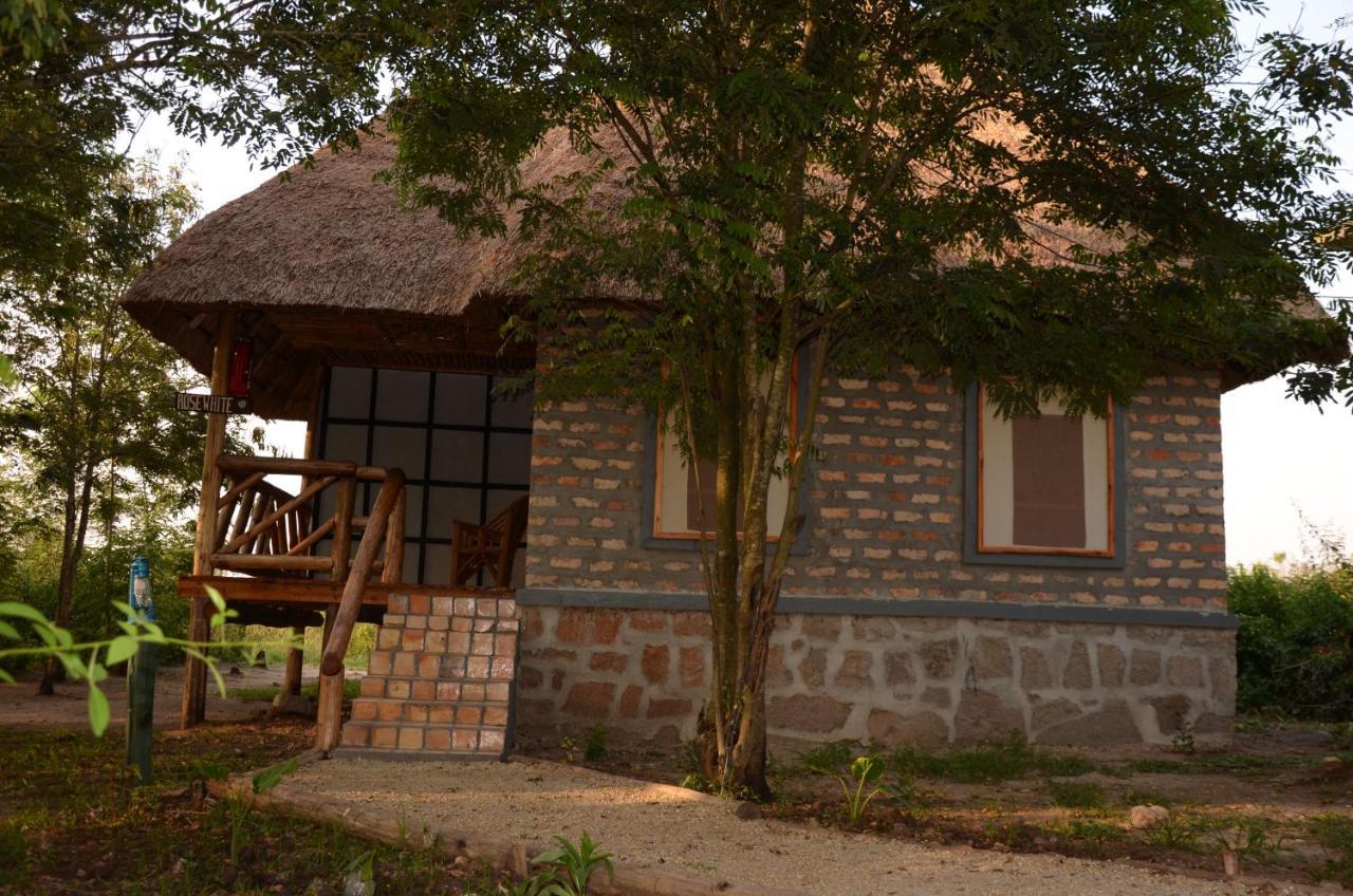 Irungu Forest Safari Lodge Katunguru Экстерьер фото